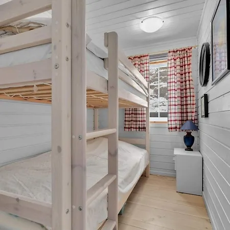8 Person In Lindesnes