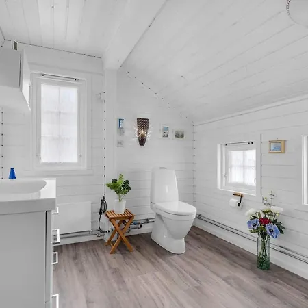 8 Person In Lindesnes Kafjord (Agder)